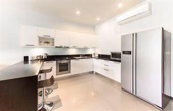 Onyx Villas By Tropiclook Rawai Extérieur photo